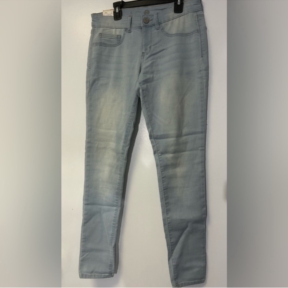 NEW! SO Women’s Skinny Jeans in Light Blue Wash